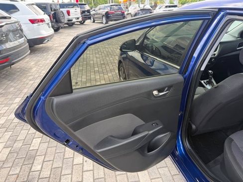 Used 2021 Hyundai Accent Limited FWD image 12
