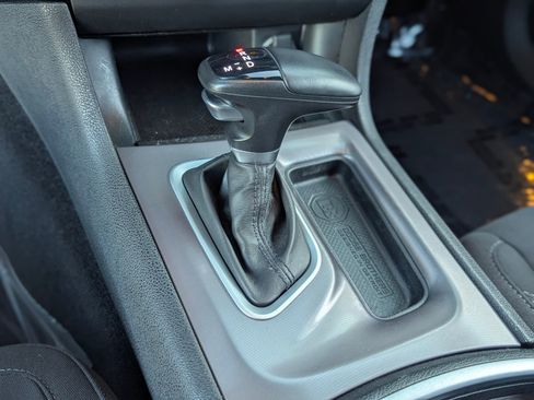 Used 2023 Dodge Charger SXT AWD/4WD image 19