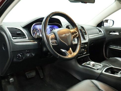 Used 2017 Chrysler 300 Limited RWD image 6