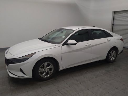 Used 2022 Hyundai Elantra SE FWD image 2
