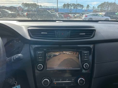 Used 2018 Nissan Rogue S image 25
