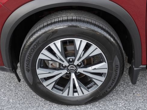 Used 2023 Nissan Rogue SV image 32