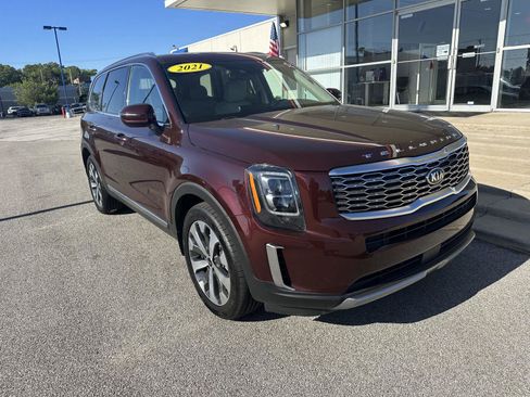 Used 2021 Kia Telluride EX w/ EX Premium Package FWD image 3