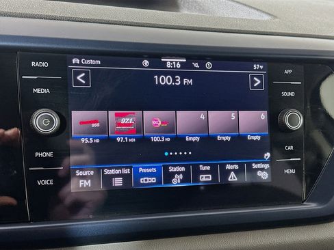 Used 2022 Volkswagen Taos SE w/ Driver Assistance Package image 14