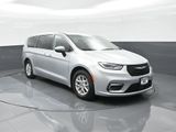 Used 2023 Chrysler Pacifica Touring-L image 2