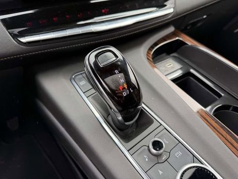 Used 2024 Cadillac Escalade ESV Premium Luxury image 23