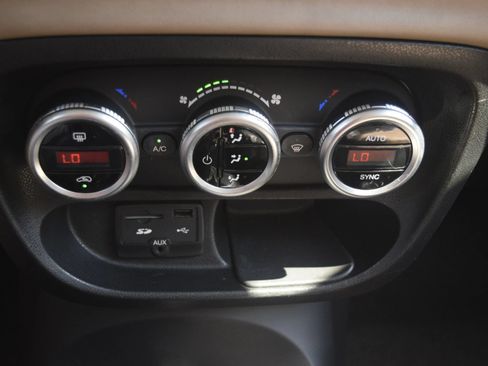 Used 2014 FIAT 500L Lounge FWD image 13