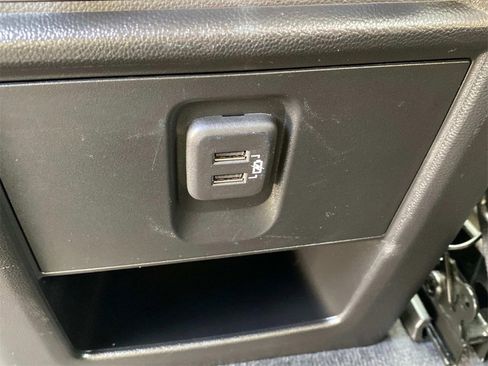 Used 2022 Chevrolet Traverse LT image 19