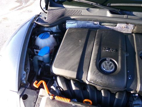 Used 2013 Volkswagen Beetle 2.5 image 16