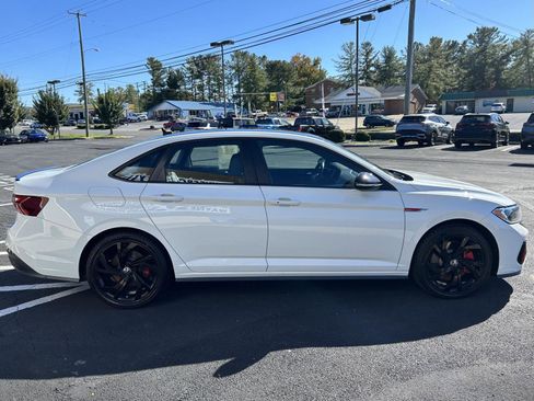 Used 2023 Volkswagen Jetta GLI Autobahn image 8