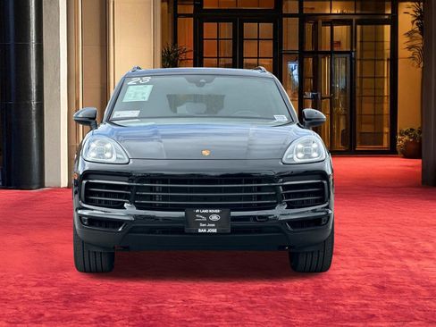 Used 2023 Porsche Cayenne Platinum Edition image 6