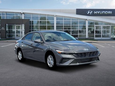 New 2026 Hyundai Elantra SE FWD image 11