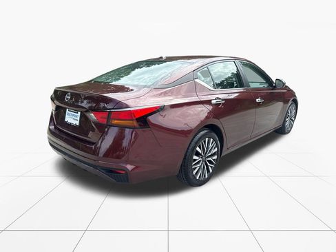 Used 2024 Nissan Altima 2.5 SV FWD image 8