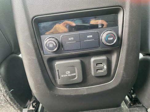 Used 2019 Buick Enclave Essence w/ LPO, Sport Appearance Package FWD image 11