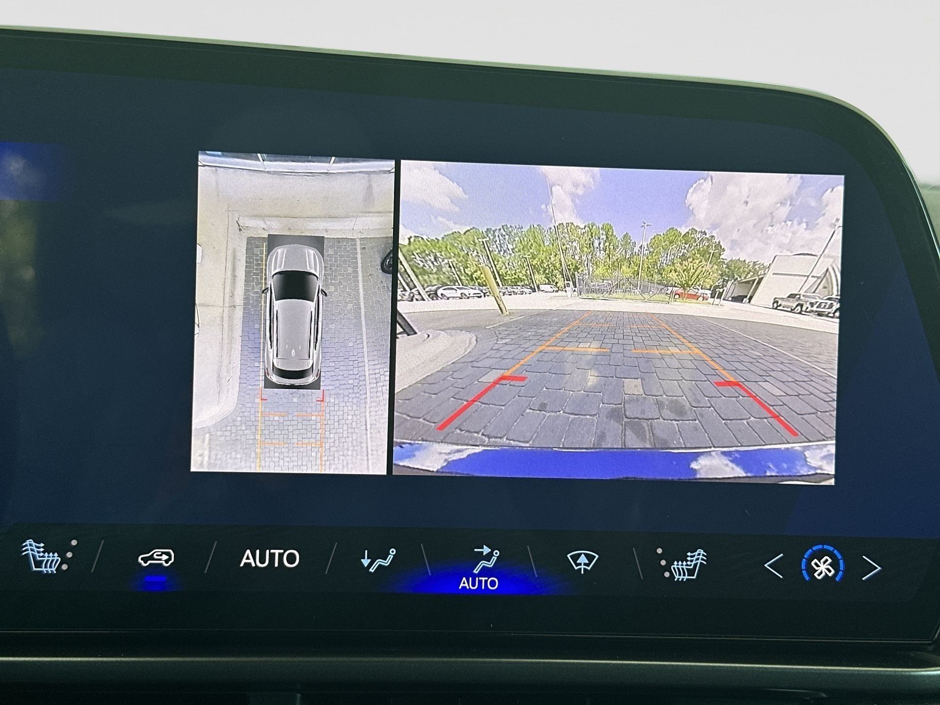 Certified 2024 Chevrolet Equinox EV RS FWD image 15