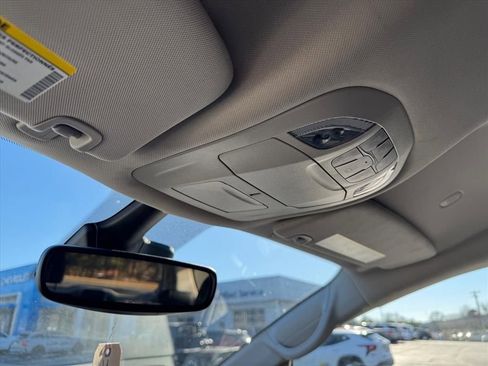 Used 2024 Chrysler Pacifica Touring-L image 25