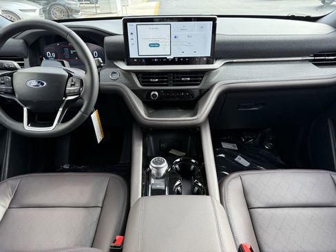 New 2026 Ford Explorer Platinum RWD image 8