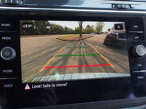 Used 2022 Volkswagen Tiguan SEL R-Line image 31