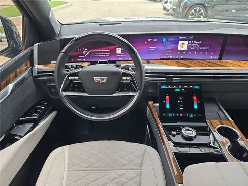 Certified 2026 Cadillac Escalade Platinum Sport w/ LPO, Floor Liner Package AWD/4WD image 14