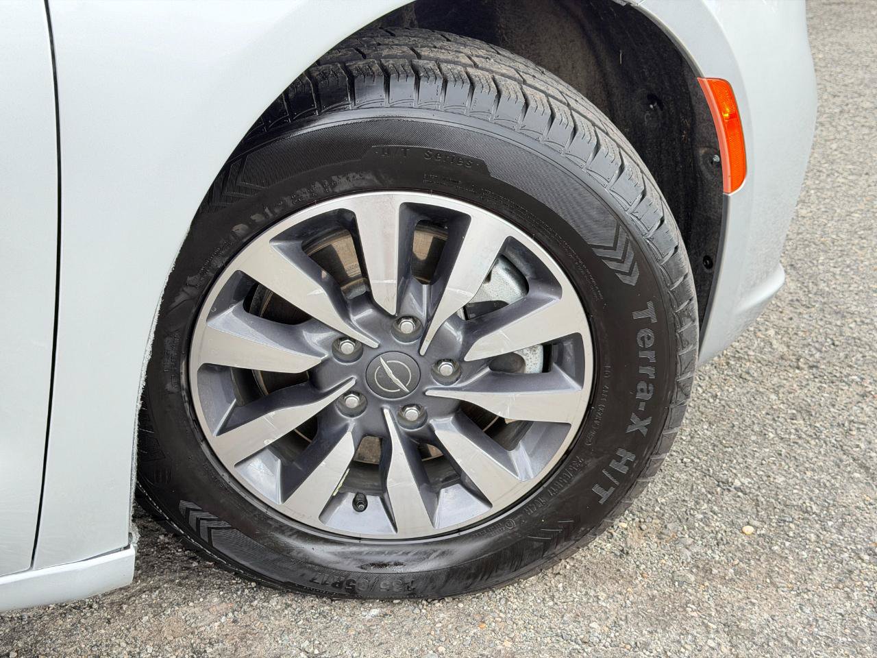 Used 2022 Chrysler Pacifica Touring-L FWD image 93