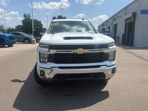 Used 2024 Chevrolet Silverado 2500 LT AWD/4WD image 8