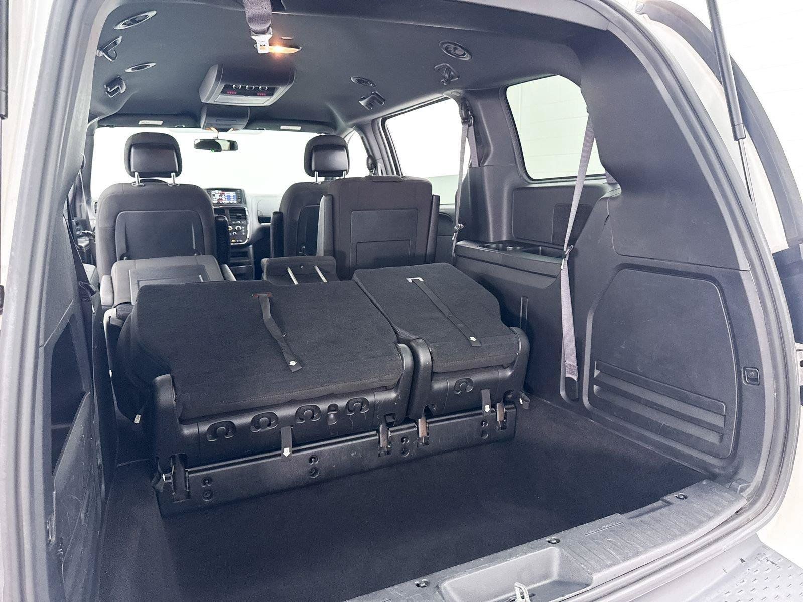 Used 2017 Dodge Grand Caravan SE FWD image 23