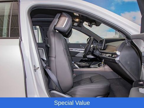 Used 2025 BMW 750e xDrive w/ Executive Package AWD/4WD image 22