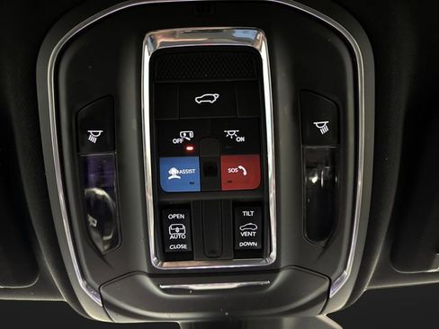 Used 2024 Jeep Grand Cherokee Altitude image 26