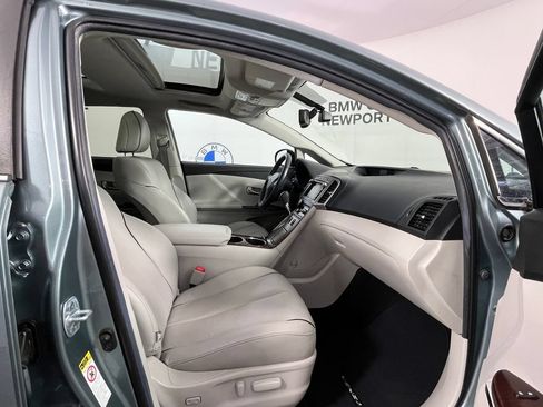 Used 2012 Toyota Venza Limited w/ Tow Pkg AWD/4WD image 24