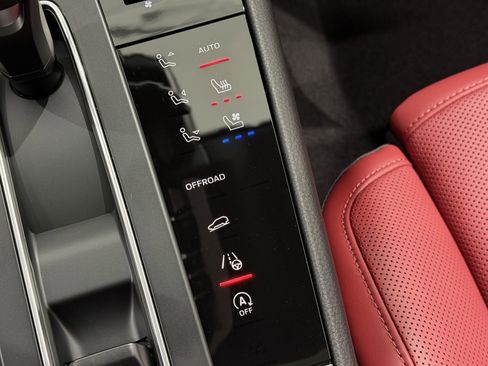 New 2026 Porsche Macan image 38