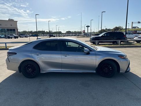 Used 2022 Toyota Camry SE FWD image 16