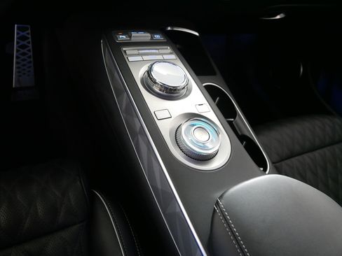 Used 2025 Genesis GV70 3.5T Sport w/ Sport Advanced Package AWD/4WD image 24
