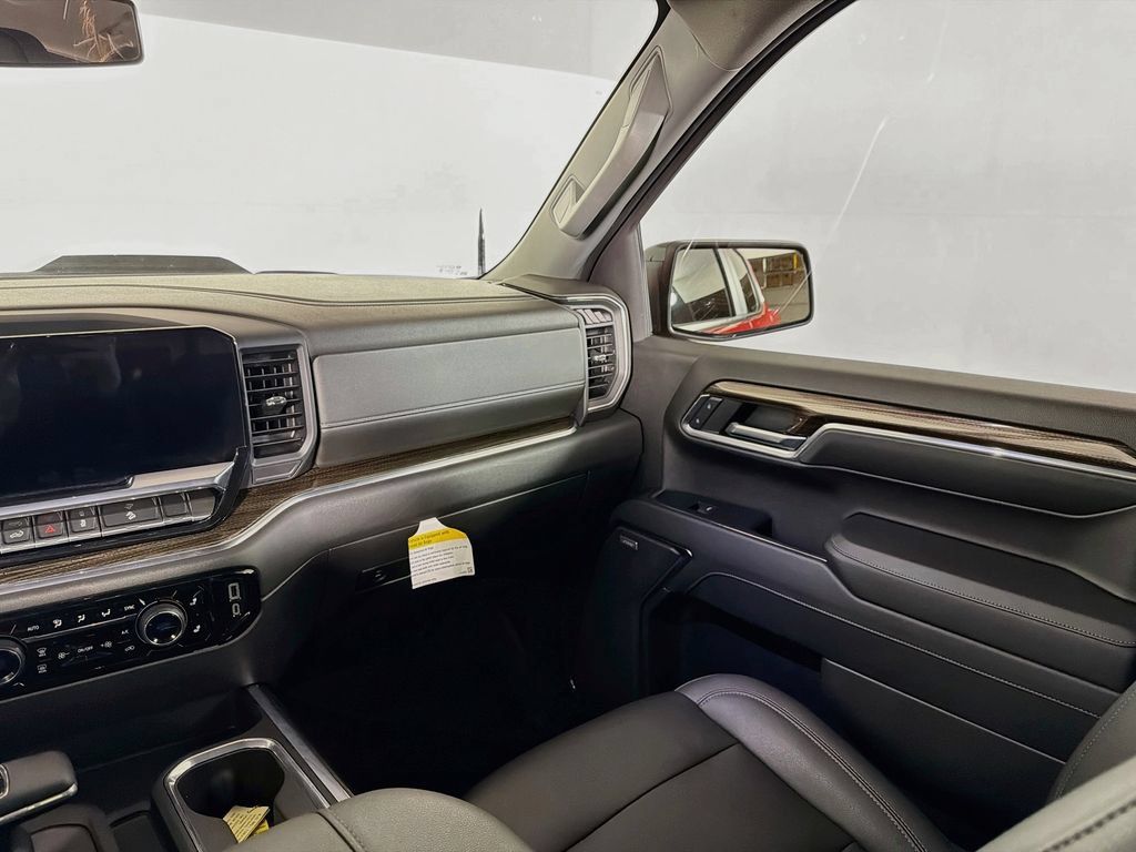 Used 2024 Chevrolet Silverado 1500 LT Trail Boss w/ Convenience Package II AWD/4WD image 21