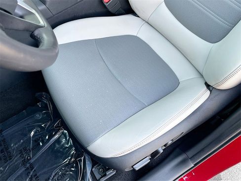 Used 2023 Toyota RAV4 Limited image 18