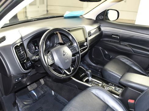 Used 2020 Mitsubishi Outlander SEL AWD/4WD image 2