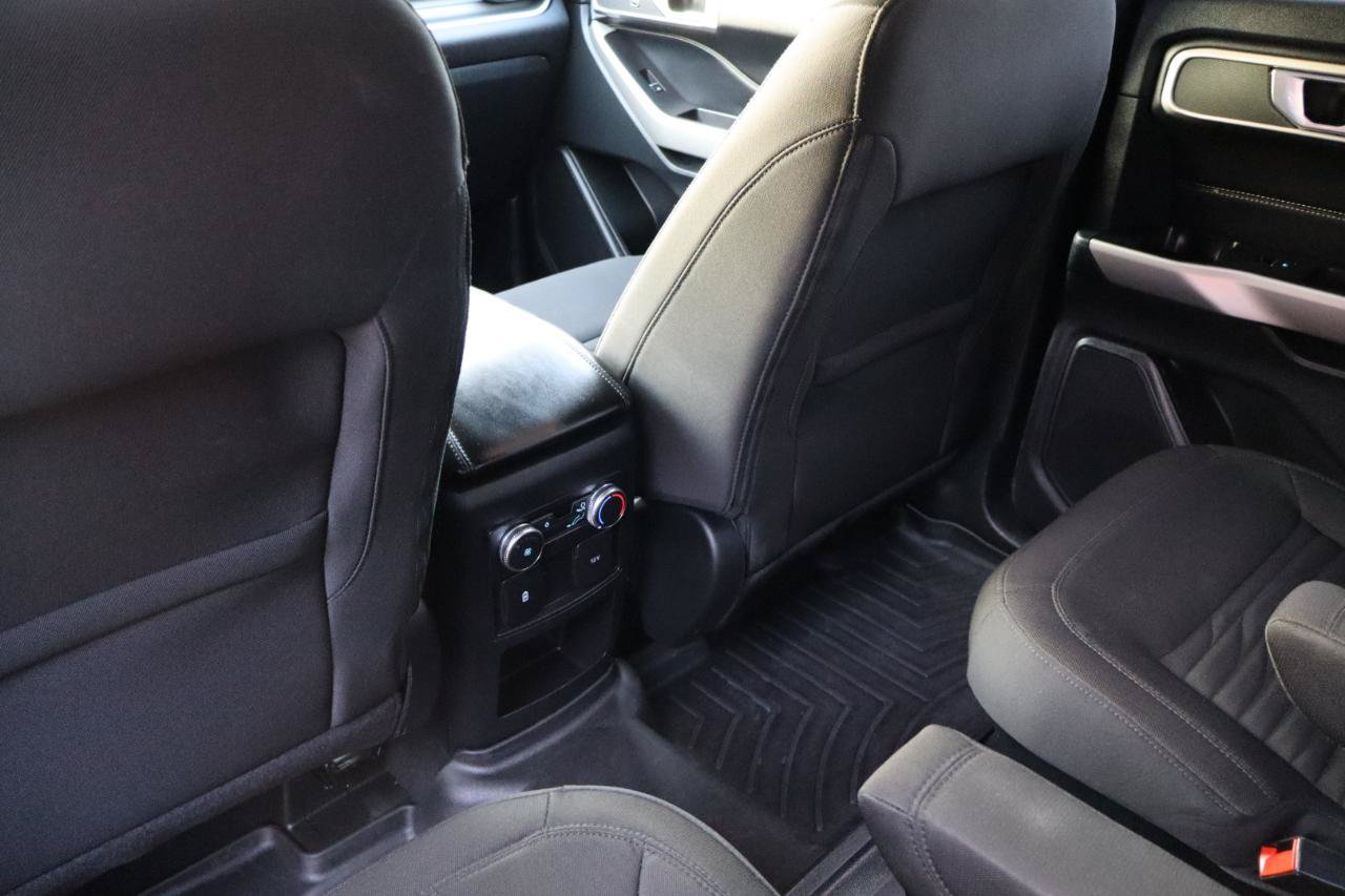 Used 2021 Ford Explorer XLT AWD/4WD image 16