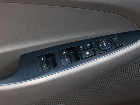 Used 2021 Hyundai Tucson Value w/ Cargo Package image 17