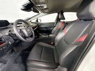 Used 2025 Toyota Prius Plug-In Hybrid video 3