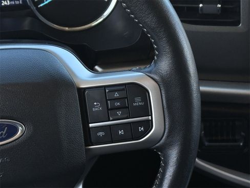 Used 2024 Ford Expedition XLT image 15