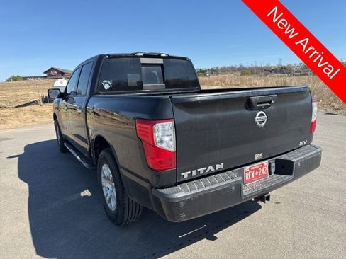 Used 2018 Nissan Titan SV w/ SV Convenience Package image 5