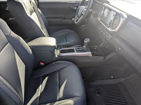 Used 2022 Toyota Tacoma Limited image 20