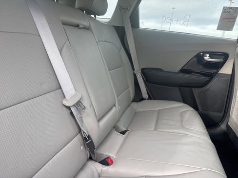 Used 2018 Kia Niro Touring image 16