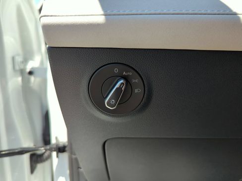 New 2026 Volkswagen Taos SE FWD image 35