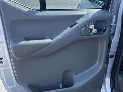 Used 2016 Nissan Frontier SV image 20