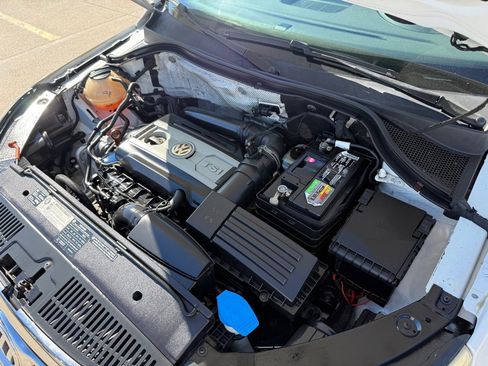 Used 2009 Volkswagen Tiguan SE image 35