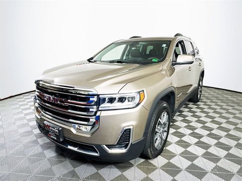 Used 2023 GMC Acadia SLE w/ Driver Convenience Package image 3