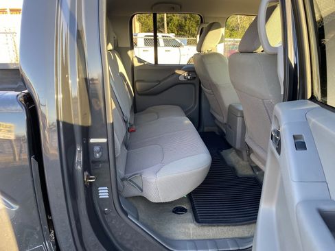 Used 2015 Nissan Frontier SV image 16