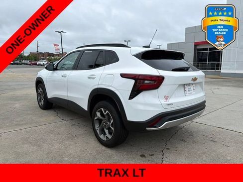 Used 2025 Chevrolet Trax LT FWD image 7