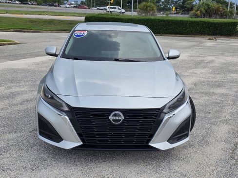 Used 2023 Nissan Altima 2.5 SV w/ SV Premium Package FWD image 2