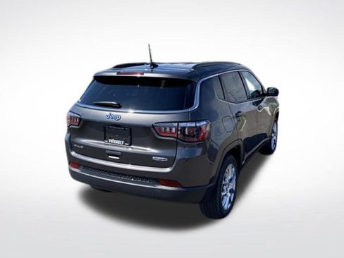 Used 2023 Jeep Compass Latitude AWD/4WD image 7